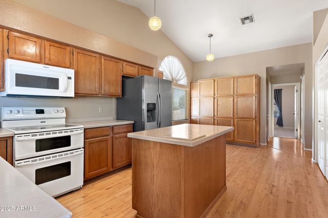 7108 W WINDROSE Drive, Peoria, AZ 85381