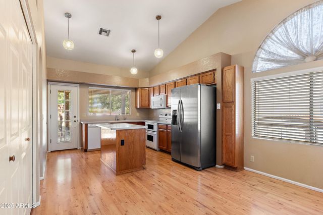 7108 W WINDROSE Drive, Peoria, AZ 85381