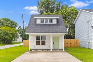 2015 Hampton Avenue, North Charleston, SC 29405
