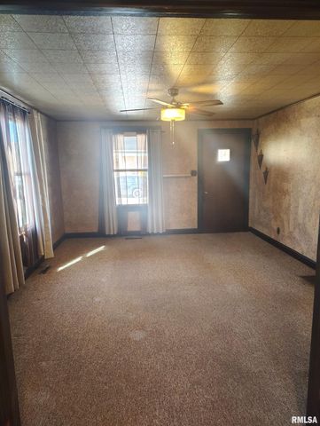 36 E OLIVE Street, Canton, IL 61520