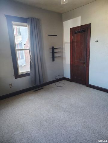 36 E OLIVE Street, Canton, IL 61520