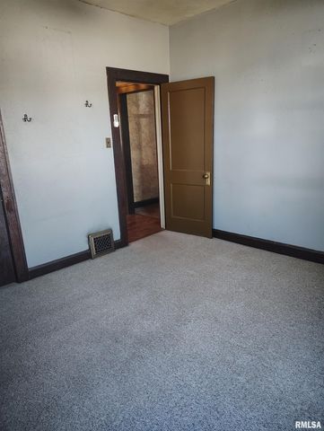 36 E OLIVE Street, Canton, IL 61520