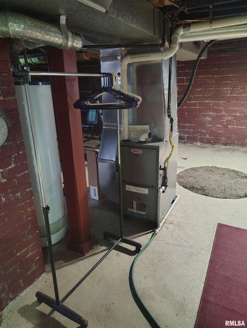 36 E OLIVE Street, Canton, IL 61520