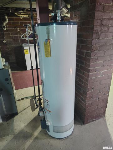 36 E OLIVE Street, Canton, IL 61520