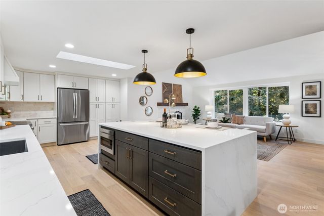 14925 258th Avenue SE, Issaquah, WA 98027