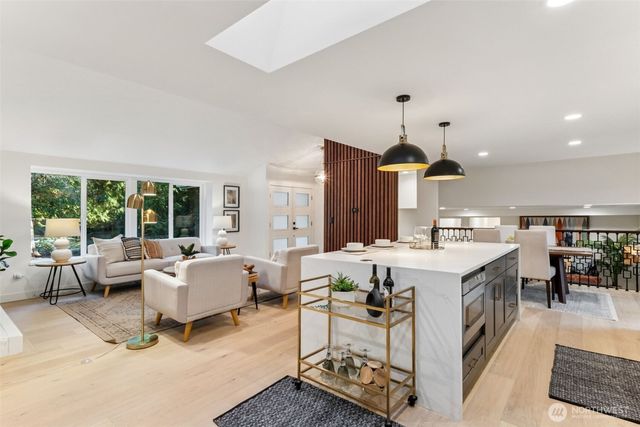 14925 258th Avenue SE, Issaquah, WA 98027