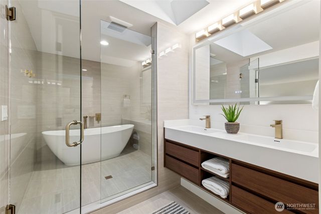 14925 258th Avenue SE, Issaquah, WA 98027