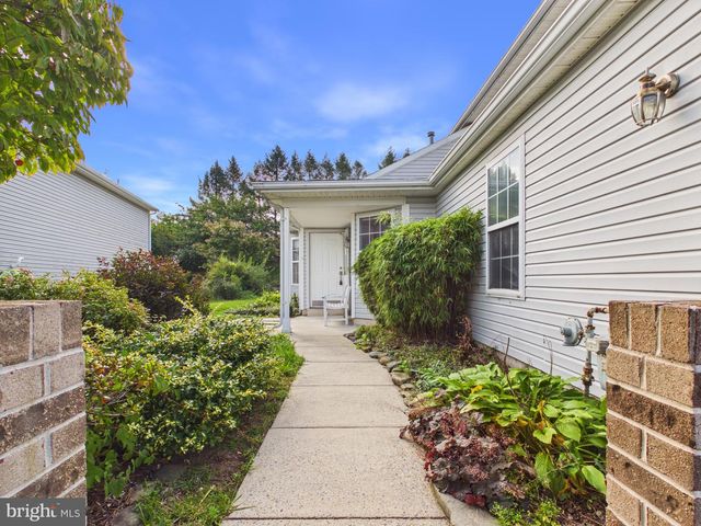6283 S HIGHLANDS CIR, Harrisburg, PA 17111