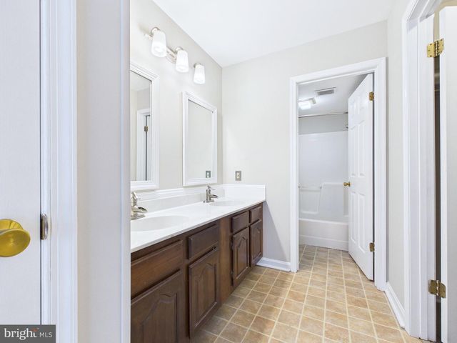 6283 S HIGHLANDS CIR, Harrisburg, PA 17111