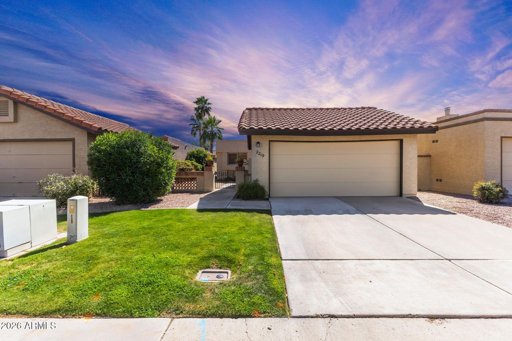 2219 E FAIRVIEW Avenue, Mesa, AZ 85204