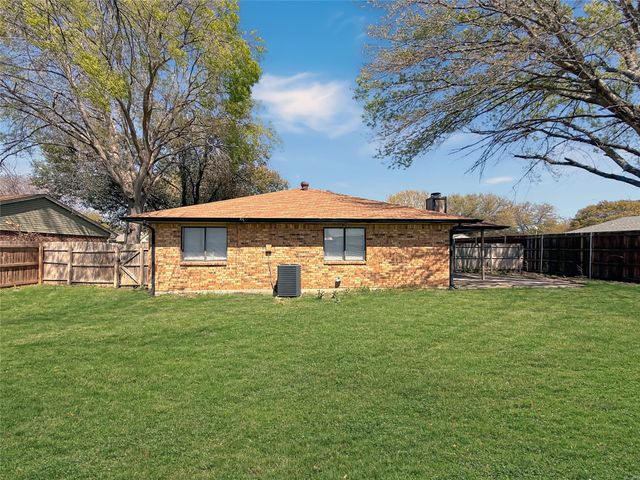 10205 Lone Pine Lane, Fort Worth, TX 76108