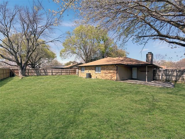 10205 Lone Pine Lane, Fort Worth, TX 76108