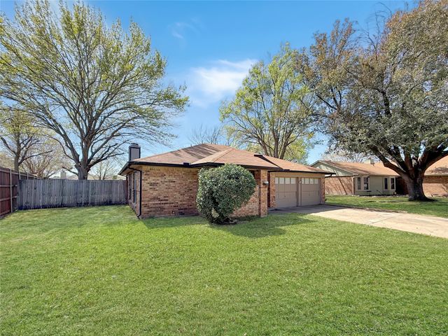 10205 Lone Pine Lane, Fort Worth, TX 76108