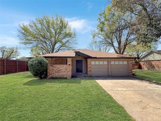 10205 Lone Pine Lane, Fort Worth, TX 76108