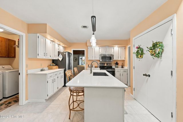 8 Niblick Court, Calabash, NC 28467