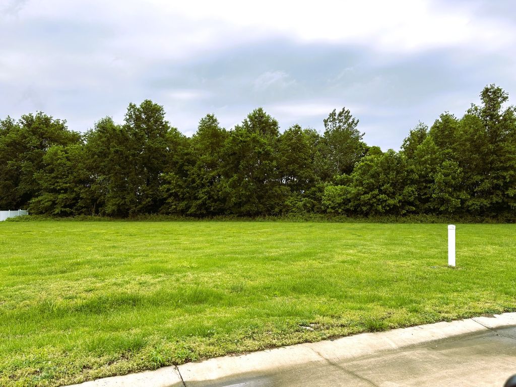 Image 1 of property listing at 5 Coronado Drive, Centralia, IL 62801