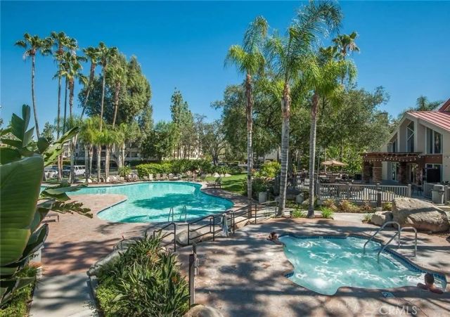 5545 Canoga Avenue 213, Woodland Hills, CA 91367