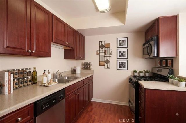 5545 Canoga Avenue 213, Woodland Hills, CA 91367