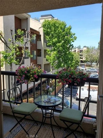 5545 Canoga Avenue 213, Woodland Hills, CA 91367