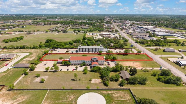 1724 W Henderson Street, Cleburne, TX 76033