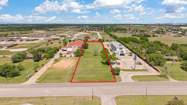 1724 W Henderson Street, Cleburne, TX 76033