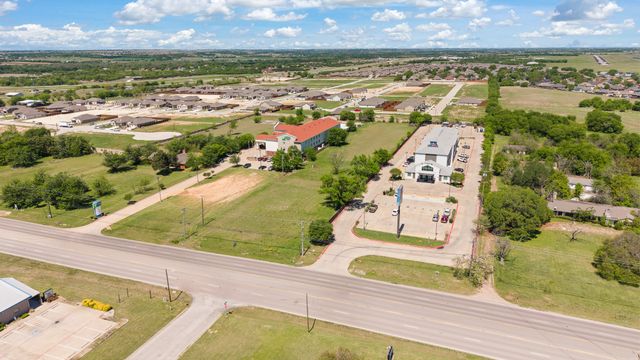 1724 W Henderson Street, Cleburne, TX 76033