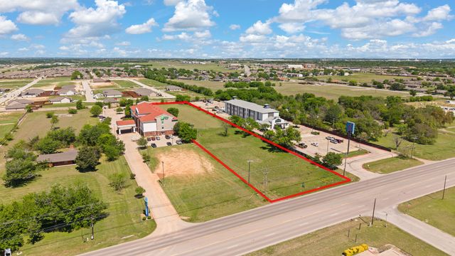 1724 W Henderson Street, Cleburne, TX 76033