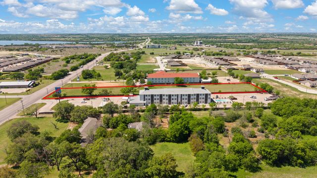 1724 W Henderson Street, Cleburne, TX 76033