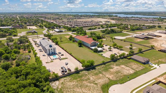 1724 W Henderson Street, Cleburne, TX 76033