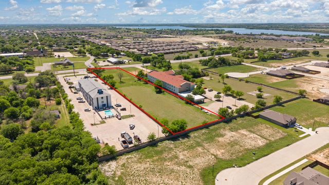 1724 W Henderson Street, Cleburne, TX 76033