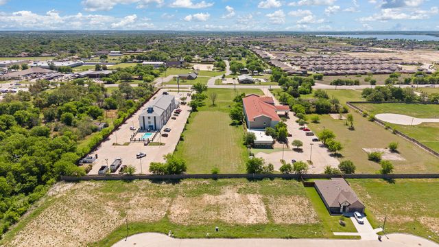 1724 W Henderson Street, Cleburne, TX 76033
