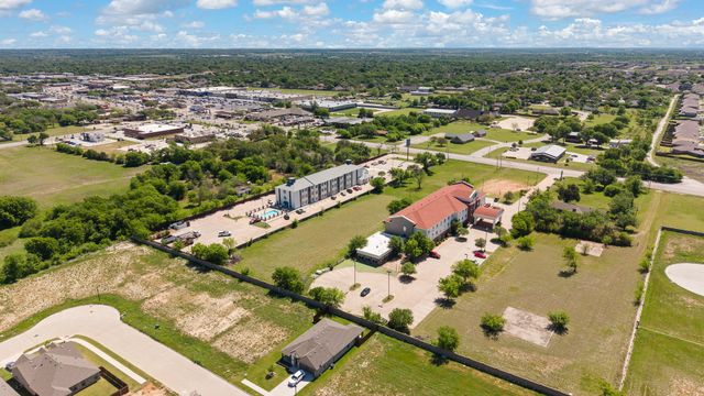 1724 W Henderson Street, Cleburne, TX 76033