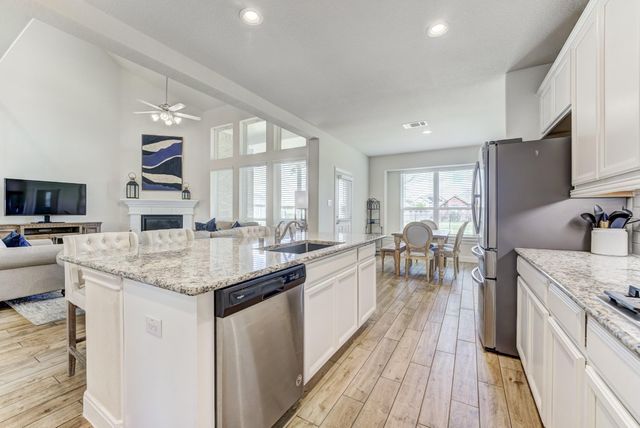 219 Bentwater Lane, Clute, TX 77531