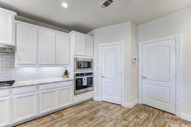 219 Bentwater Lane, Clute, TX 77531