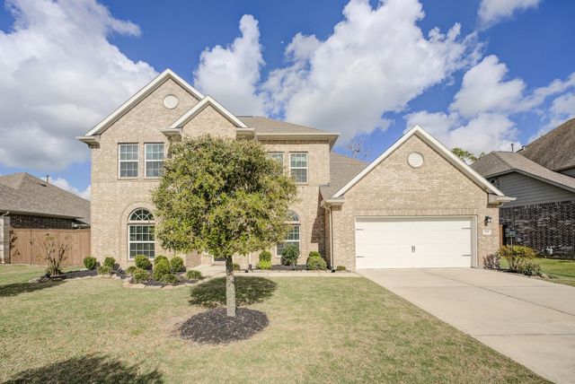 219 Bentwater Lane, Clute, TX 77531