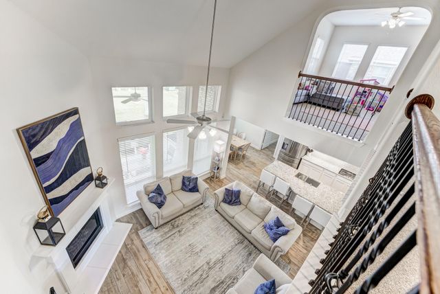 219 Bentwater Lane, Clute, TX 77531