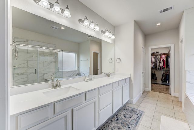 219 Bentwater Lane, Clute, TX 77531