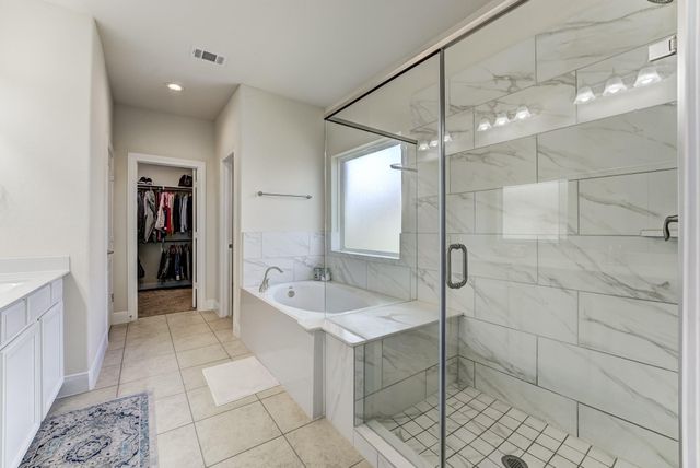 219 Bentwater Lane, Clute, TX 77531