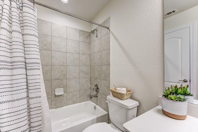 219 Bentwater Lane, Clute, TX 77531