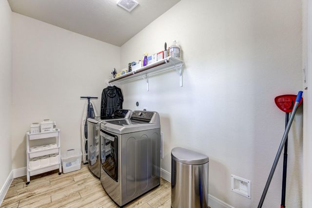 219 Bentwater Lane, Clute, TX 77531