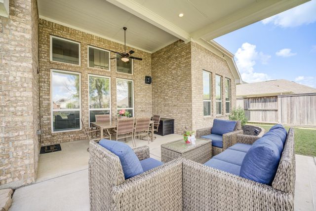 219 Bentwater Lane, Clute, TX 77531