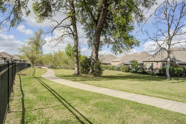219 Bentwater Lane, Clute, TX 77531