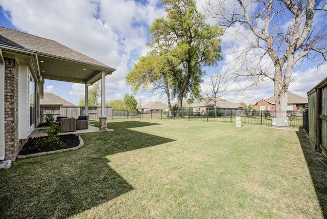 219 Bentwater Lane, Clute, TX 77531