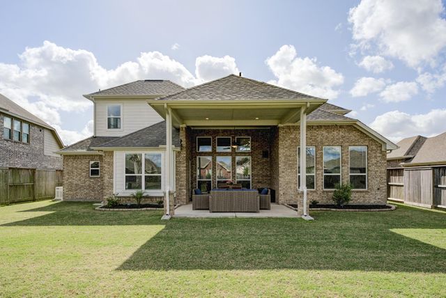 219 Bentwater Lane, Clute, TX 77531