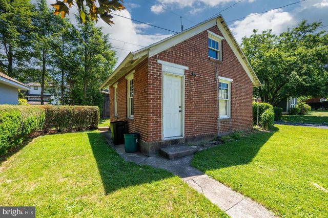 826 DOUGLASS ST, Wyomissing, PA 19610