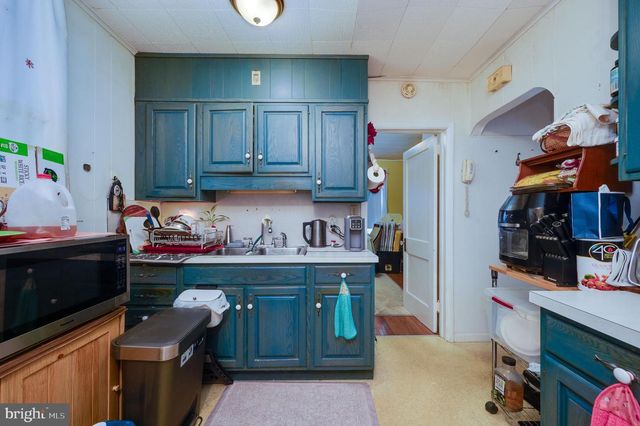 826 DOUGLASS ST, Wyomissing, PA 19610