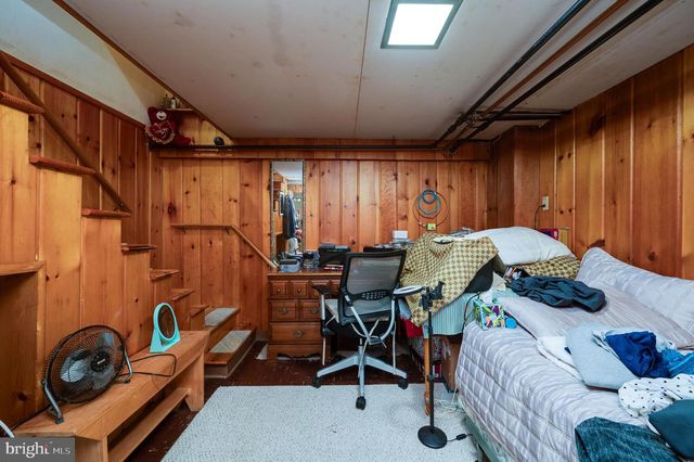 826 DOUGLASS ST, Wyomissing, PA 19610