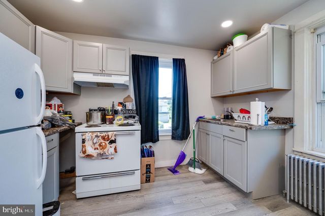 826 DOUGLASS ST, Wyomissing, PA 19610