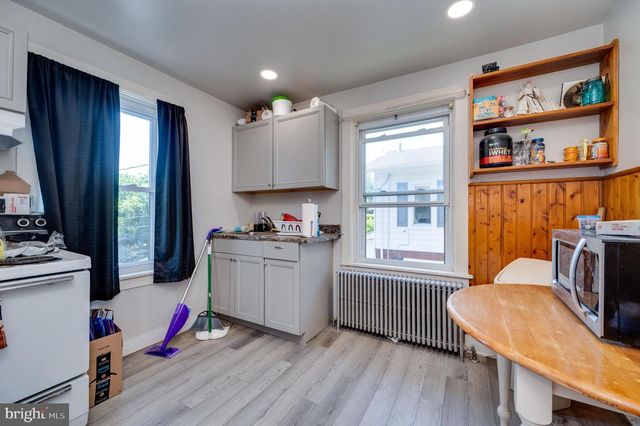 826 DOUGLASS ST, Wyomissing, PA 19610