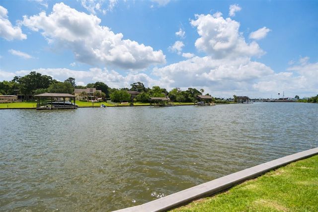 2020 Harbour Drive, Seabrook, TX 77586